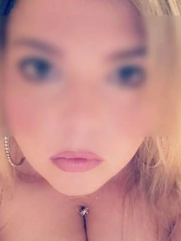 Kenza, 25 ans, femme chaude à Béziers